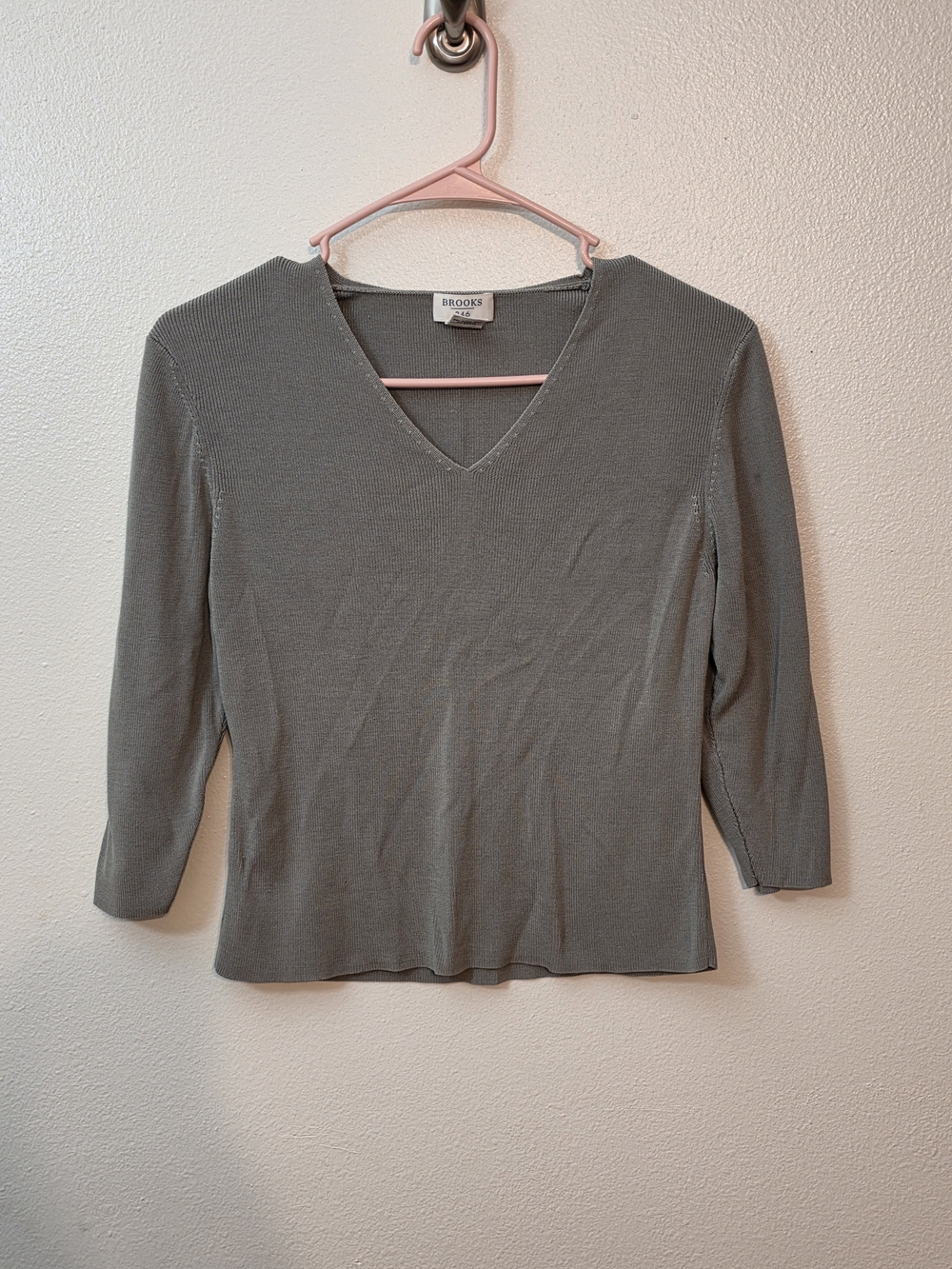 Brooks Olive Green V-Neck Ribbed Three-Quarter Sleeve Top